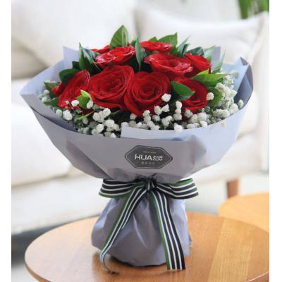 致美丽的你-红玫瑰11枝，满天星0.3扎，栀子叶0.5扎