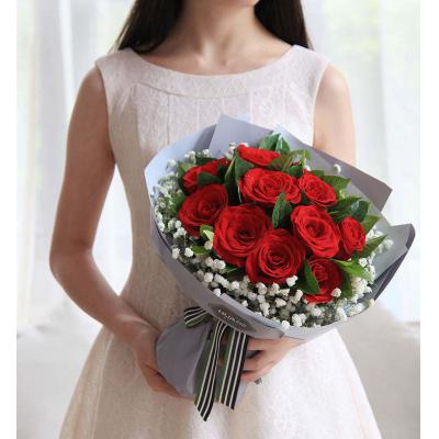 致美丽的你-红玫瑰11枝，满天星0.3扎，栀子叶0.5扎