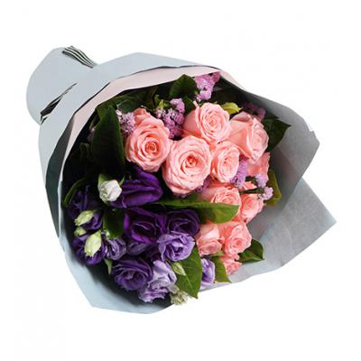 依靠-戴安娜粉玫瑰12枝，紫色桔梗5枝，粉色勿忘我3枝，栀子叶0.5扎