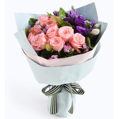 依靠-戴安娜粉玫瑰12枝，紫色桔梗5枝，粉色勿忘我3枝，栀子叶0.5扎