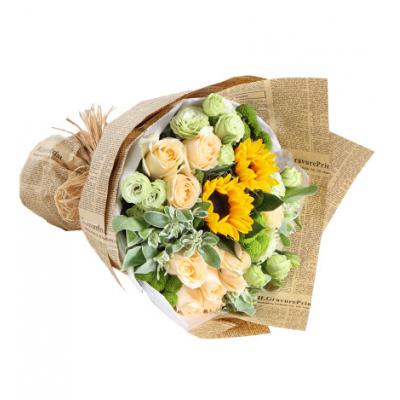 晴朗-香槟玫瑰11枝，向日葵2枝，绿色桔梗5枝，绿色小菊3枝，叶上花3枝