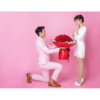 LOVE-99枝精品红玫瑰花束，满天星围绕