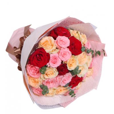 梦想缤纷-戴安娜粉玫瑰11枝,香槟玫瑰13枝,红玫瑰5枝，搭配适量绿叶