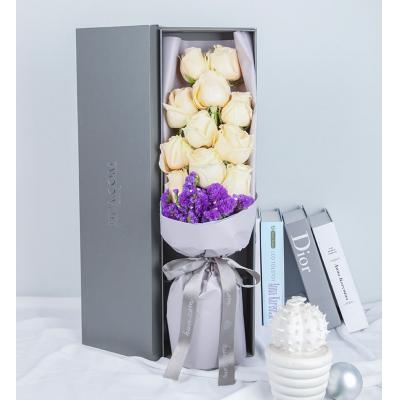 恰似你的温柔-高档礼盒装鲜花:香槟玫瑰11枝、深紫色勿忘我0.3扎
