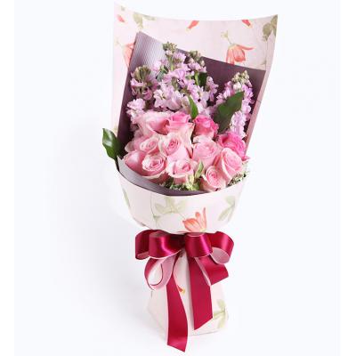 美丽心情-精品玫瑰系列：粉佳人粉玫瑰11枝，水粉色苏醒玫瑰3枝，粉色紫罗兰5枝（紫罗兰花期为12-4月，其他月份用粉色金鱼草或者粉色剑兰代替），搭配适量山苏叶、叶上花