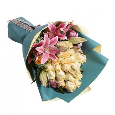 温暖的时光-香槟玫瑰29枝，多头粉色香水百合3枝，叶上花3枝