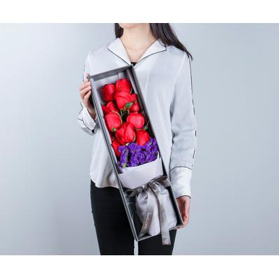 燃梦-高档礼盒装鲜花:卡罗拉红玫瑰11枝，深紫色勿忘我适量