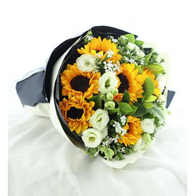 父爱如山-向日葵6枝，绿色洋桔梗6枝，栀子叶1扎，白色相思梅5枝