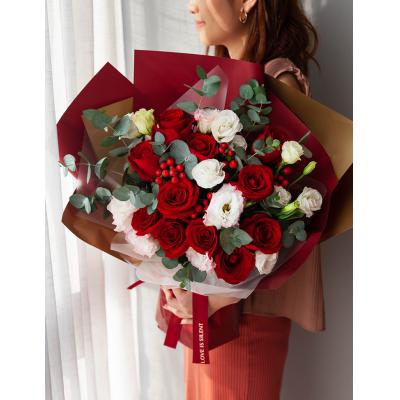 初心不负-韩式花束系列：卡罗拉玫瑰11枝、3头或以上白底粉边洋桔梗5枝、大叶尤加利10枝、4枝红豆