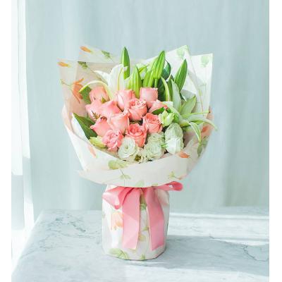 粉雪佳人-戴安娜粉玫瑰11枝，白色香水百合2枝，白色洋桔梗5枝，栀子叶10枝