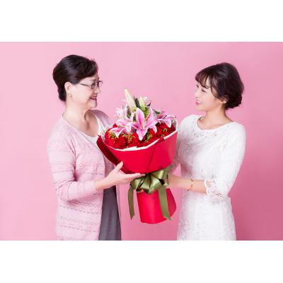 感激-29枝红康乃馨，多头粉百合2枝，黄莺10枝