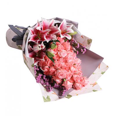 甜蜜物语-黛安娜粉玫瑰33枝，多头粉色香水百合3枝，粉色勿忘我0.3扎