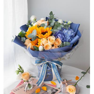 星河璀璨-香槟玫瑰9枝、蓝绣球、向日葵、白色洋桔梗、大叶尤加利