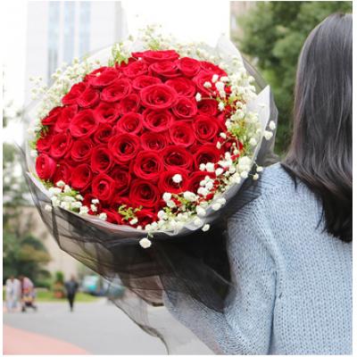 爱你入骨- 33朵红玫瑰，满天星、黄莺丰满围边