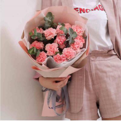 无私的爱-11支精品粉色康乃馨