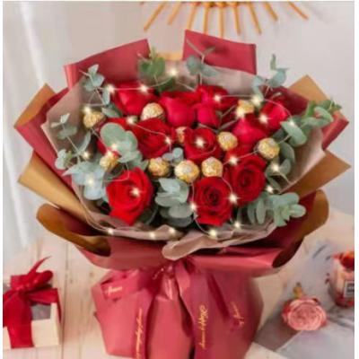 全部都是你-11朵红玫瑰加10颗费列罗巧克力