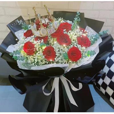 心之所念-11朵红玫瑰加皇冠满天星