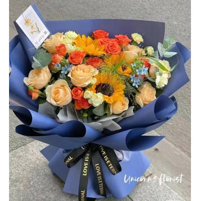 恩重如山-11支香槟玫瑰、3朵向日葵、9支泡泡玫瑰小兰花.洋桔梗.尤加利