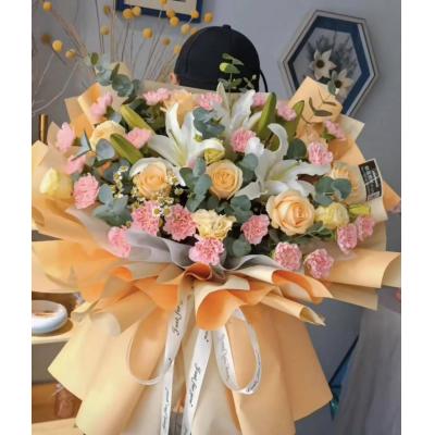 万事顺心-11支香槟玫瑰.22支粉色康乃馨.3支多头百合