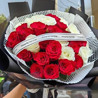 有你的未来-19朵红玫瑰，14朵白玫瑰，丝带搭配